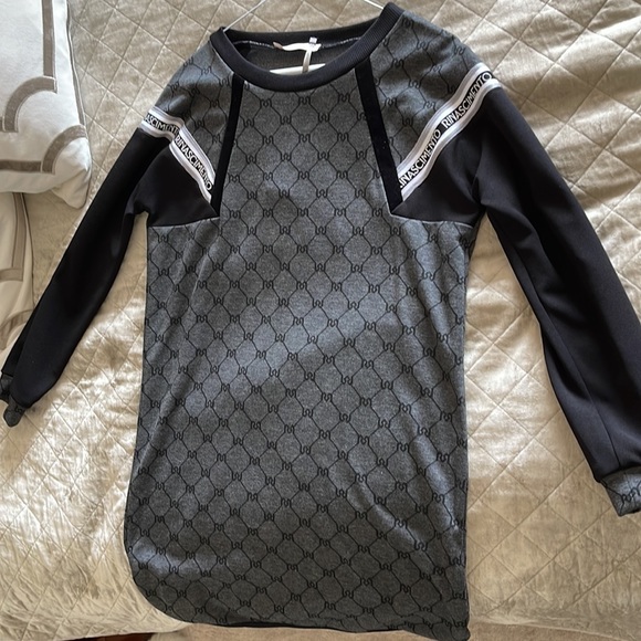 Sporty dress - Picture 2 of 7